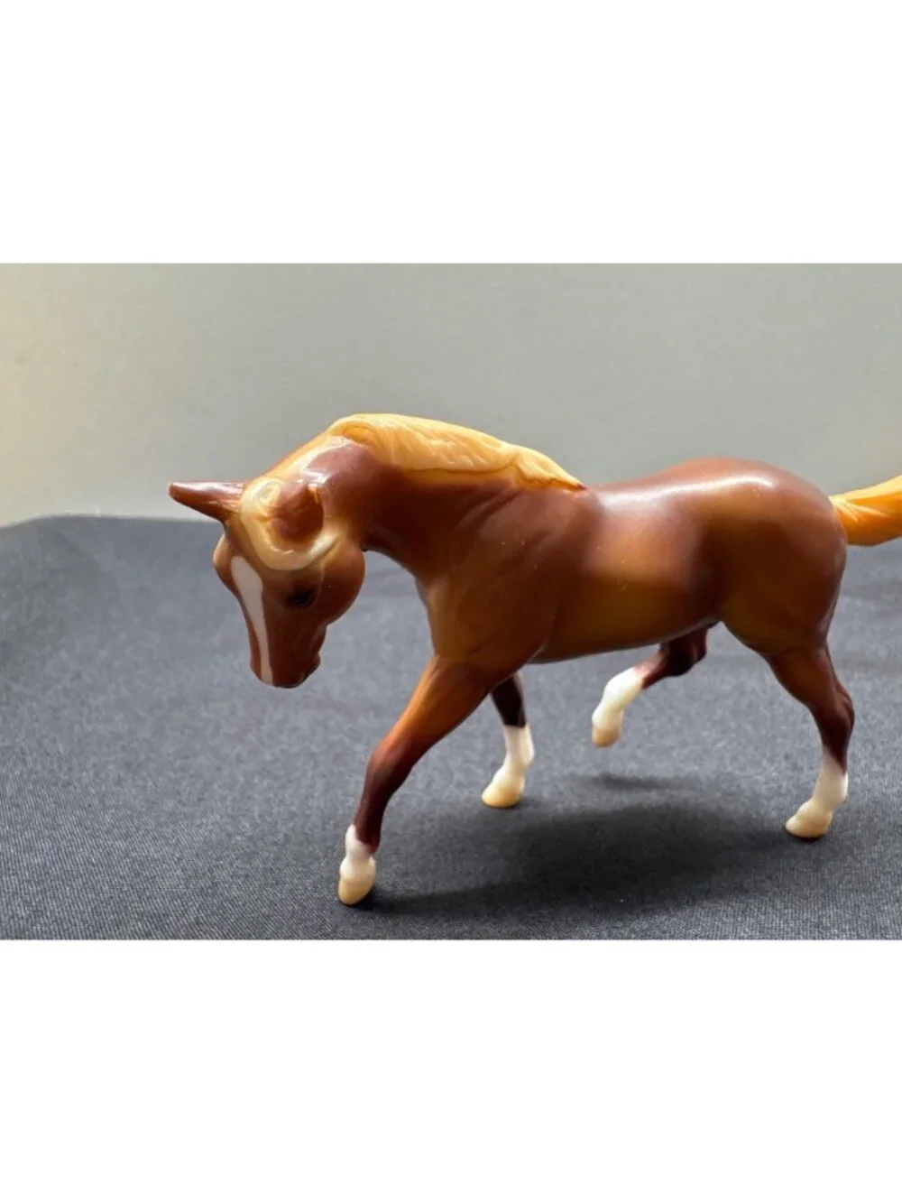 Breyer Stablemates Chestnut Quarter Horse Blaze & White Socks Matte Finish 1999